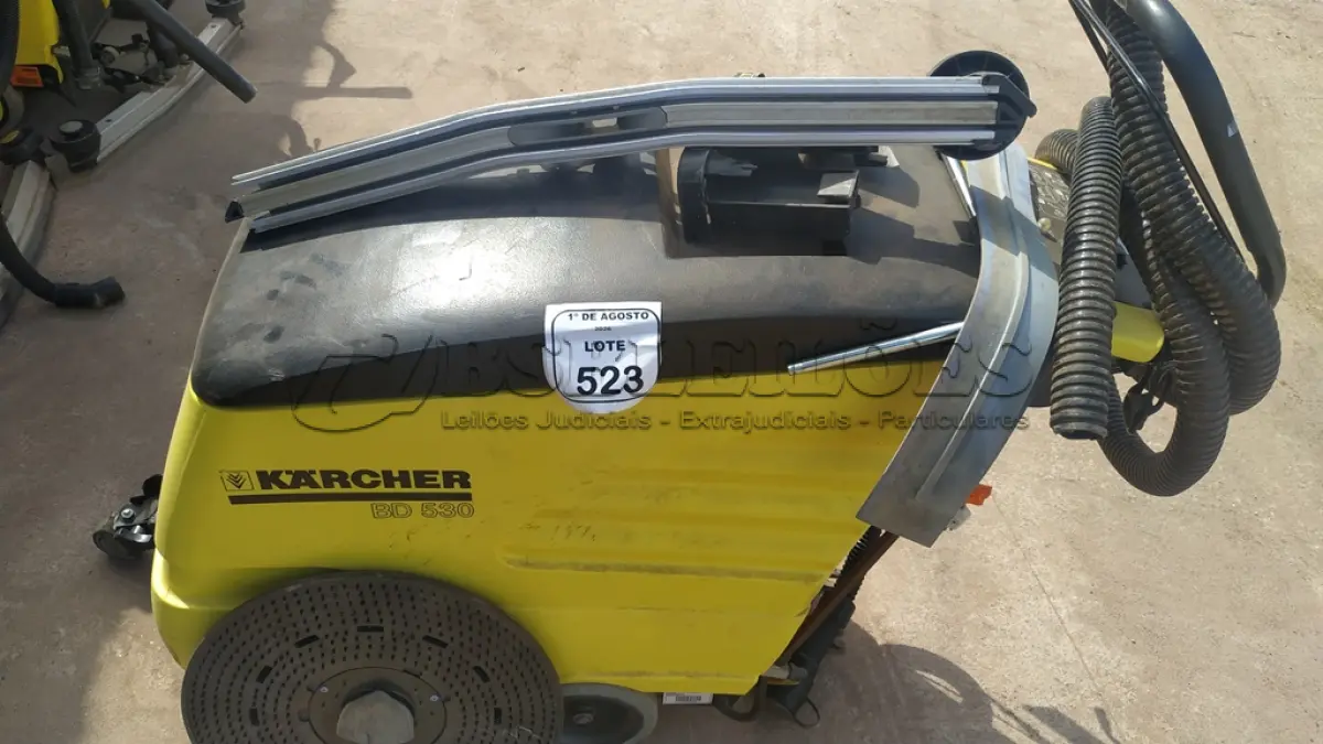 LOTE 523 - 01 MÁQUINA DE LAVAR PISO INDUSTRIAL MODELO BD 530 MARCA KARCHER. (NO ESTADO) ATENÇÃO! FAZER A VISITAÇÃO ANTES DE ARREMATAR, NÃO SABEMOS SE FUNCIONA, LEILÃO NÃO TEM GARANTIA E NEM DEVOLUÇÃO, SUJEITO A POSSÍVEIS AVARIAS VISÍVEIS/OCULTAS E/OU AUSÊNCIA DE COMPONENTES.