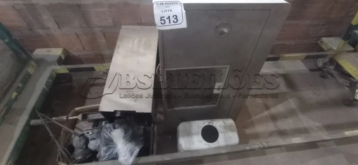 LOTE 513 - 01 COIFA 06 BOCAS MARCA LOFRA, 01 IMPRESSORA MARCA SAMSUNG COM TONNER, 02 CÂMERAS DE SEGURANÇA, 01 HEATSET, 01 MOUSE E 01 CAIXA DE SOM DE PC. (NO ESTADO) ATENÇÃO! FAZER A VISITAÇÃO ANTES DE ARREMATAR, NÃO SABEMOS SE FUNCIONA, LEILÃO NÃO TEM GARANTIA E NEM DEVOLUÇÃO, SUJEITO A POSSÍVEIS AVARIAS VISÍVEIS/OCULTAS E/OU AUSÊNCIA DE COMPONENTES.