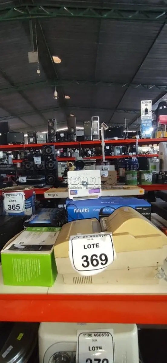 LOTE 369 - 01 IMPRESSORA DE CUPOM, 01 TECLADO PARA PC, 01 MOUSE COM GRAVADOR DE VOZ, 01 FONTE DE ALIMENTAÇÃO, 01 TELEFONE SEM FIO, 01 ROTEADOR, 01 PORTA USB KVM SWITCH E 03 TONERS DE IMPRESSORA. (NO ESTADO) ATENÇÃO! FAZER A VISITAÇÃO ANTES DE ARREMATAR, NÃO SABEMOS SE FUNCIONA, LEILÃO NÃO TEM GARANTIA E NEM DEVOLUÇÃO, SUJEITO A POSSÍVEIS AVARIAS VISÍVEIS/OCULTAS E/OU AUSÊNCIA DE COMPONENTES.
