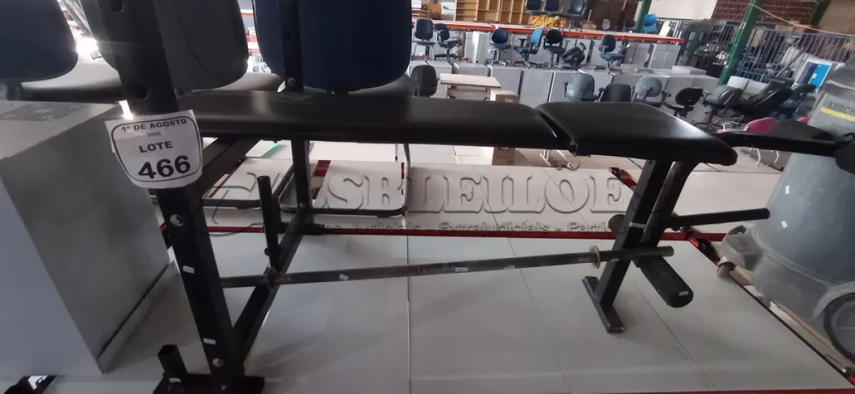 LOTE 466 - 01 BANCO DE MUSCULAÇÃO COM 01 BARRA. (NO ESTADO) ATENÇÃO! FAZER A VISITAÇÃO ANTES DE ARREMATAR, NÃO SABEMOS SE FUNCIONA, LEILÃO NÃO TEM GARANTIA E NEM DEVOLUÇÃO, SUJEITO A POSSÍVEIS AVARIAS VISÍVEIS/OCULTAS E/OU AUSÊNCIA DE COMPONENTES.