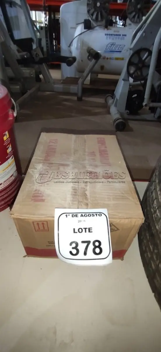 LOTE 378 - 01 CAIXA COM 12 REMOVEDORES DE TINTAS E TEXTURAS DE 900ML CADA. (NO ESTADO) ATENÇÃO! FAZER A VISITAÇÃO ANTES DE ARREMATAR, NÃO SABEMOS SE FUNCIONA, LEILÃO NÃO TEM GARANTIA E NEM DEVOLUÇÃO, SUJEITO A POSSÍVEIS AVARIAS VISÍVEIS/OCULTAS E/OU AUSÊNCIA DE COMPONENTES.