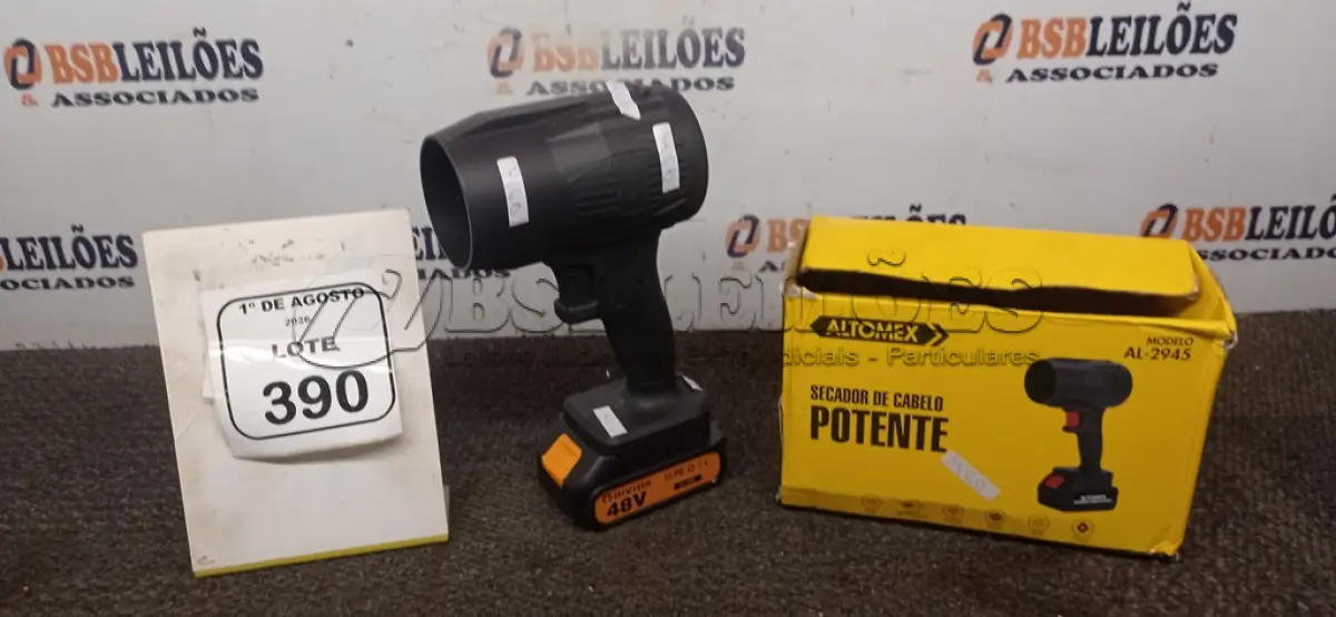 LOTE 390 - 01 SECADOR DE CABELO POTENTE MARCA ALTOMEX. (NO ESTADO) ATENÇÃO! FAZER A VISITAÇÃO ANTES DE ARREMATAR, NÃO SABEMOS SE FUNCIONA, LEILÃO NÃO TEM GARANTIA E NEM DEVOLUÇÃO, SUJEITO A POSSÍVEIS AVARIAS VISÍVEIS/OCULTAS E/OU AUSÊNCIA DE COMPONENTES.