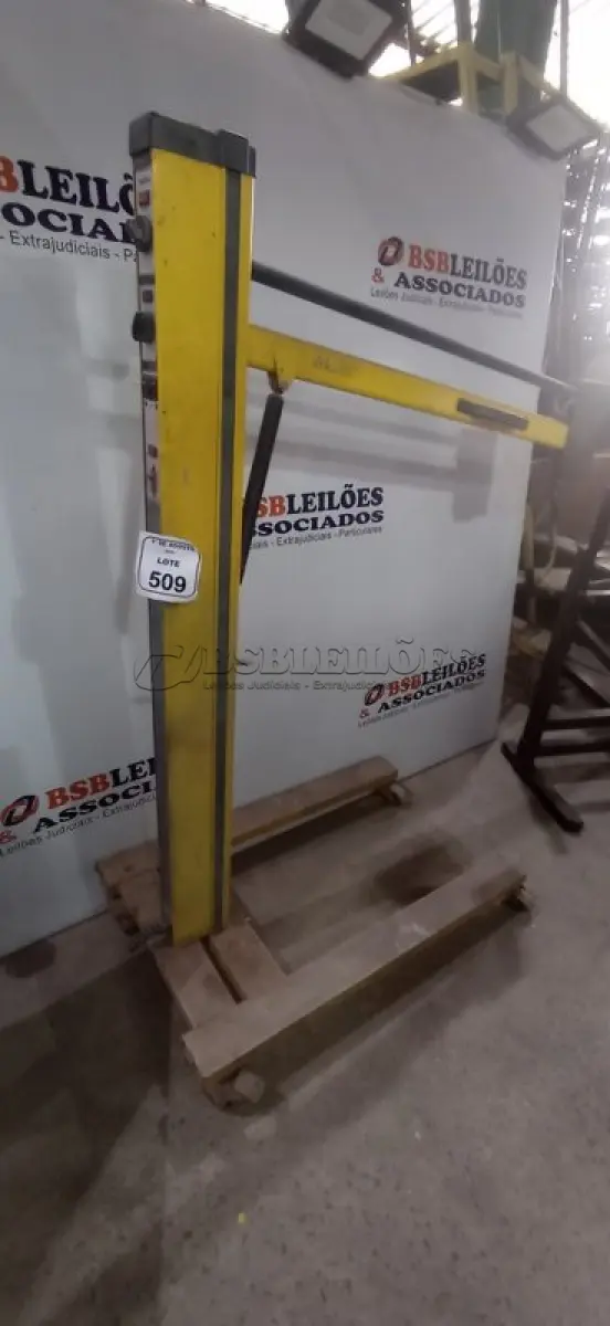 LOTE 509 - 01 BRAÇO DE ILUMINAÇÃO MÓVEL INDUSTRIAL COM TOMADAS. (NO ESTADO) ATENÇÃO! FAZER A VISITAÇÃO ANTES DE ARREMATAR, NÃO SABEMOS SE FUNCIONA, LEILÃO NÃO TEM GARANTIA E NEM DEVOLUÇÃO, SUJEITO A POSSÍVEIS AVARIAS VISÍVEIS/OCULTAS E/OU AUSÊNCIA DE COMPONENTES.