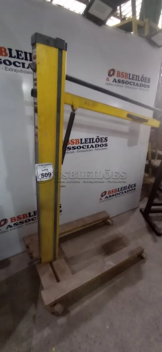 LOTE 509 - 01 BRAÇO DE ILUMINAÇÃO MÓVEL INDUSTRIAL COM TOMADAS. (NO ESTADO) ATENÇÃO! FAZER A VISITAÇÃO ANTES DE ARREMATAR, NÃO SABEMOS SE FUNCIONA, LEILÃO NÃO TEM GARANTIA E NEM DEVOLUÇÃO, SUJEITO A POSSÍVEIS AVARIAS VISÍVEIS/OCULTAS E/OU AUSÊNCIA DE COMPONENTES.