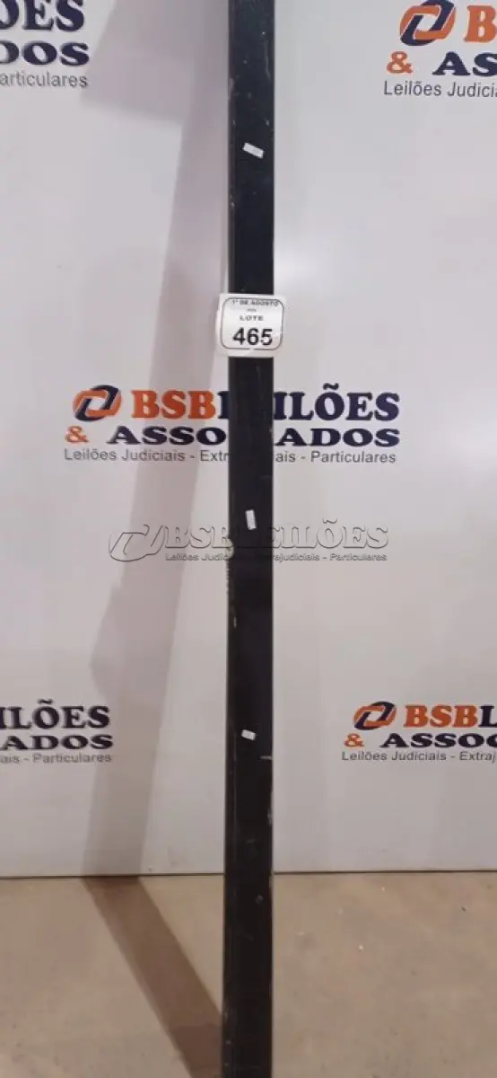LOTE 465 - 01 TELA DE PROJEÇÃO RETRÁTIL. (NO ESTADO) ATENÇÃO! FAZER A VISITAÇÃO ANTES DE ARREMATAR, NÃO SABEMOS SE FUNCIONA, LEILÃO NÃO TEM GARANTIA E NEM DEVOLUÇÃO, SUJEITO A POSSÍVEIS AVARIAS VISÍVEIS/OCULTAS E/OU AUSÊNCIA DE COMPONENTES.