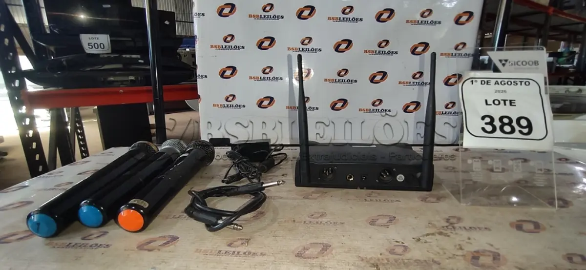 LOTE 389 - 03 MICROFONES E 01 RECEPTOR. (NO ESTADO) ATENÇÃO! FAZER A VISITAÇÃO ANTES DE ARREMATAR, NÃO SABEMOS SE FUNCIONA, LEILÃO NÃO TEM GARANTIA E NEM DEVOLUÇÃO, SUJEITO A POSSÍVEIS AVARIAS VISÍVEIS/OCULTAS E/OU AUSÊNCIA DE COMPONENTES.