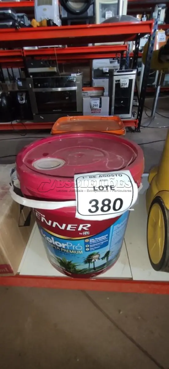 LOTE 380 - 01 BALDE DE TINTA DE ACRÍLICA SUPER PREMIUM 16L NA COR BASE MÉDIA SEMI BRILHO MARCA RENNER.  (NO ESTADO) ATENÇÃO! FAZER A VISITAÇÃO ANTES DE ARREMATAR, NÃO SABEMOS SE FUNCIONA, LEILÃO NÃO TEM GARANTIA E NEM DEVOLUÇÃO, SUJEITO A POSSÍVEIS AVARIAS VISÍVEIS/OCULTAS E/OU AUSÊNCIA DE COMPONENTES.