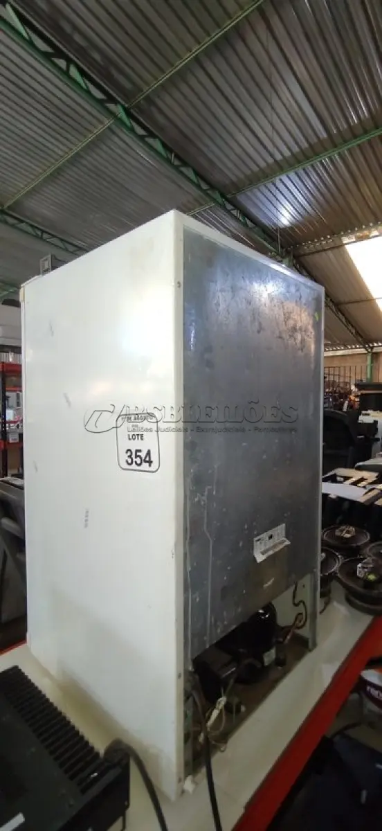 LOTE 354 - 01 FRIGOBAR MODELO COMPACTO 220V MARCA CONSUL. (NO ESTADO) ATENÇÃO! FAZER A VISITAÇÃO ANTES DE ARREMATAR, NÃO SABEMOS SE FUNCIONA, LEILÃO NÃO TEM GARANTIA E NEM DEVOLUÇÃO, SUJEITO A POSSÍVEIS AVARIAS VISÍVEIS/OCULTAS E/OU AUSÊNCIA DE COMPONENTES.