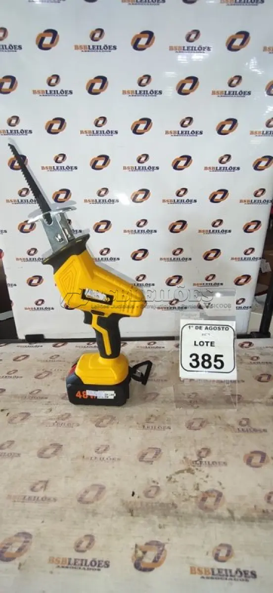 LOTE 385 - 01 SERRA SABRE A BATERIA 48V. (NO ESTADO) ATENÇÃO! FAZER A VISITAÇÃO ANTES DE ARREMATAR, NÃO SABEMOS SE FUNCIONA, LEILÃO NÃO TEM GARANTIA E NEM DEVOLUÇÃO, SUJEITO A POSSÍVEIS AVARIAS VISÍVEIS/OCULTAS E/OU AUSÊNCIA DE COMPONENTES.