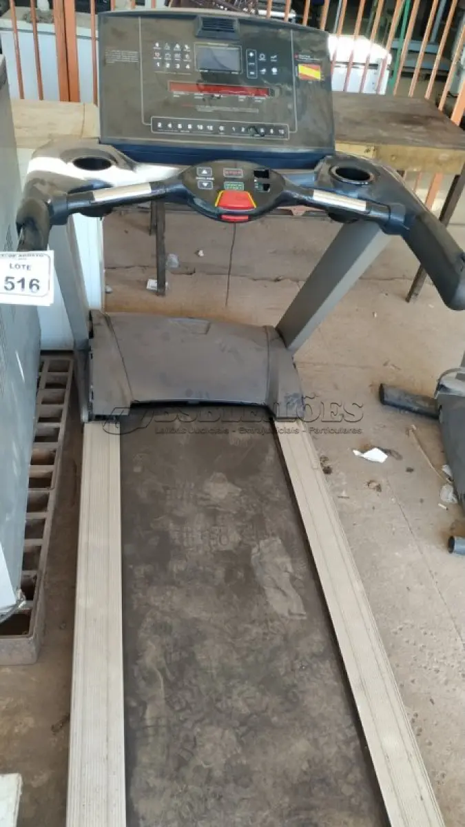 LOTE 516 - 01 ESTEIRA ERGOMÉTRICA. (NO ESTADO) ATENÇÃO! FAZER A VISITAÇÃO ANTES DE ARREMATAR, NÃO SABEMOS SE FUNCIONA, LEILÃO NÃO TEM GARANTIA E NEM DEVOLUÇÃO, SUJEITO A POSSÍVEIS AVARIAS VISÍVEIS/OCULTAS E/OU AUSÊNCIA DE COMPONENTES.