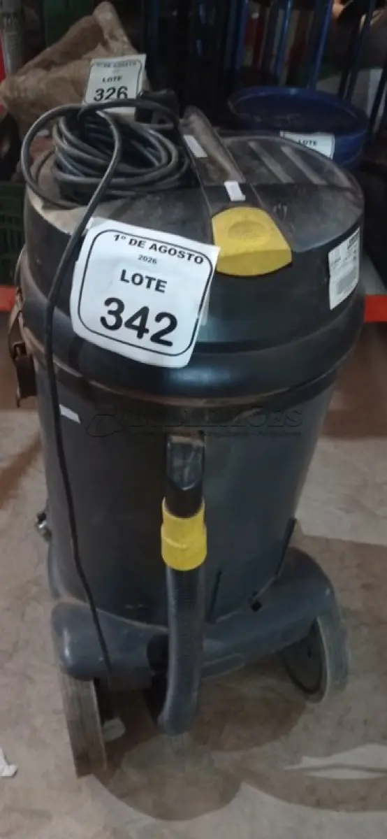 LOTE 342 - 01 ASPIRADOR INDUSTRIAL MODELO NT 48/1 MARCA KARCHER INCOMPLETO. (NO ESTADO) ATENÇÃO! FAZER A VISITAÇÃO ANTES DE ARREMATAR, NÃO SABEMOS SE FUNCIONA, LEILÃO NÃO TEM GARANTIA E NEM DEVOLUÇÃO, SUJEITO A POSSÍVEIS AVARIAS VISÍVEIS/OCULTAS E/OU AUSÊNCIA DE COMPONENTES.