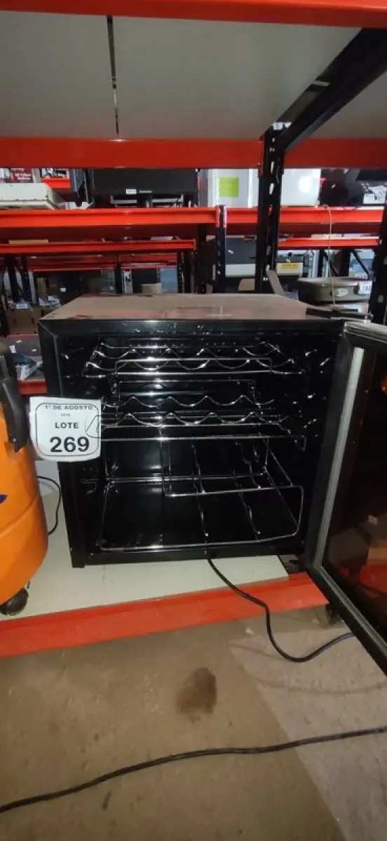 LOTE 269 - 01 ADEGA DE VINHOS 220V MODELO GWC02DBFANS MARCA GE. (NO ESTADO) ATENÇÃO! FAZER A VISITAÇÃO ANTES DE ARREMATAR, NÃO SABEMOS SE FUNCIONA, LEILÃO NÃO TEM GARANTIA E NEM DEVOLUÇÃO, SUJEITO A POSSÍVEIS AVARIAS VISÍVEIS/OCULTAS E/OU AUSÊNCIA DE COMPONENTES.