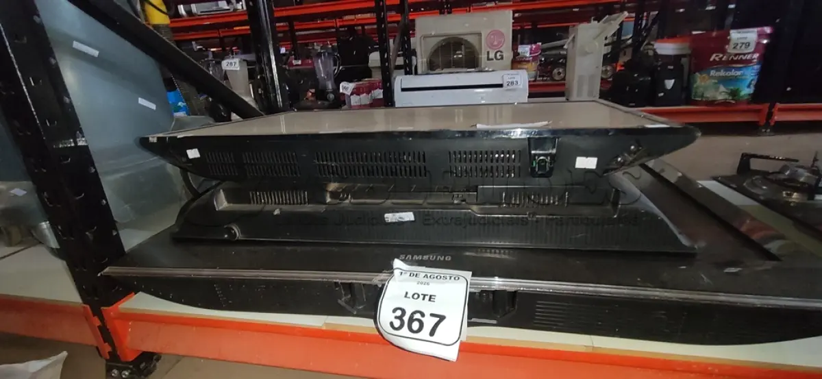 LOTE 367 - 03 TVS DE TAMANHOS E MARCAS DIVERSOS. (NO ESTADO) ATENÇÃO! FAZER A VISITAÇÃO ANTES DE ARREMATAR, NÃO SABEMOS SE FUNCIONA, LEILÃO NÃO TEM GARANTIA E NEM DEVOLUÇÃO, SUJEITO A POSSÍVEIS AVARIAS VISÍVEIS/OCULTAS E/OU AUSÊNCIA DE COMPONENTES.