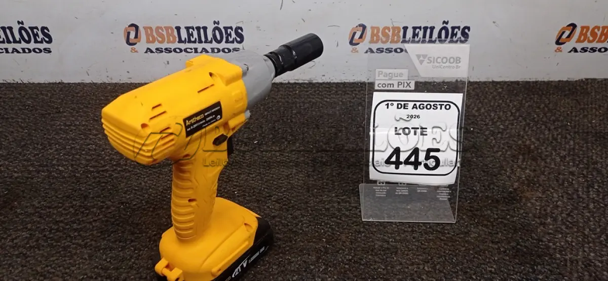 LOTE 445 - 01 CHAVE DE IMPACTO A BATERIA 21V MARCA ARSTHECO. (NO ESTADO) ATENÇÃO! FAZER A VISITAÇÃO ANTES DE ARREMATAR, NÃO SABEMOS SE FUNCIONA, LEILÃO NÃO TEM GARANTIA E NEM DEVOLUÇÃO, SUJEITO A POSSÍVEIS AVARIAS VISÍVEIS/OCULTAS E/OU AUSÊNCIA DE COMPONENTES.