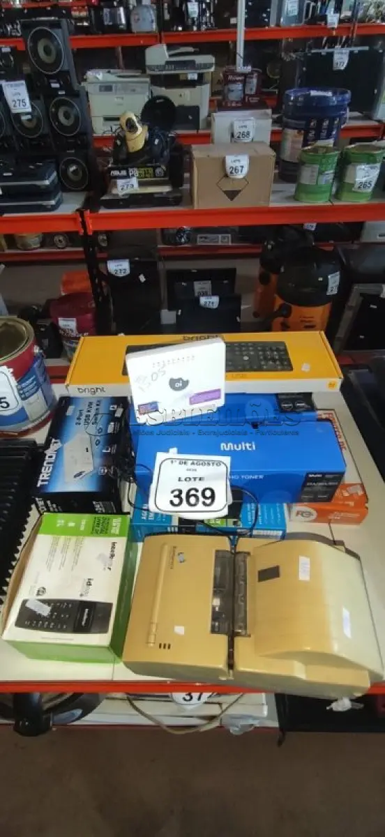 LOTE 369 - 01 IMPRESSORA DE CUPOM, 01 TECLADO PARA PC, 01 MOUSE COM GRAVADOR DE VOZ, 01 FONTE DE ALIMENTAÇÃO, 01 TELEFONE SEM FIO, 01 ROTEADOR, 01 PORTA USB KVM SWITCH E 03 TONERS DE IMPRESSORA. (NO ESTADO) ATENÇÃO! FAZER A VISITAÇÃO ANTES DE ARREMATAR, NÃO SABEMOS SE FUNCIONA, LEILÃO NÃO TEM GARANTIA E NEM DEVOLUÇÃO, SUJEITO A POSSÍVEIS AVARIAS VISÍVEIS/OCULTAS E/OU AUSÊNCIA DE COMPONENTES.