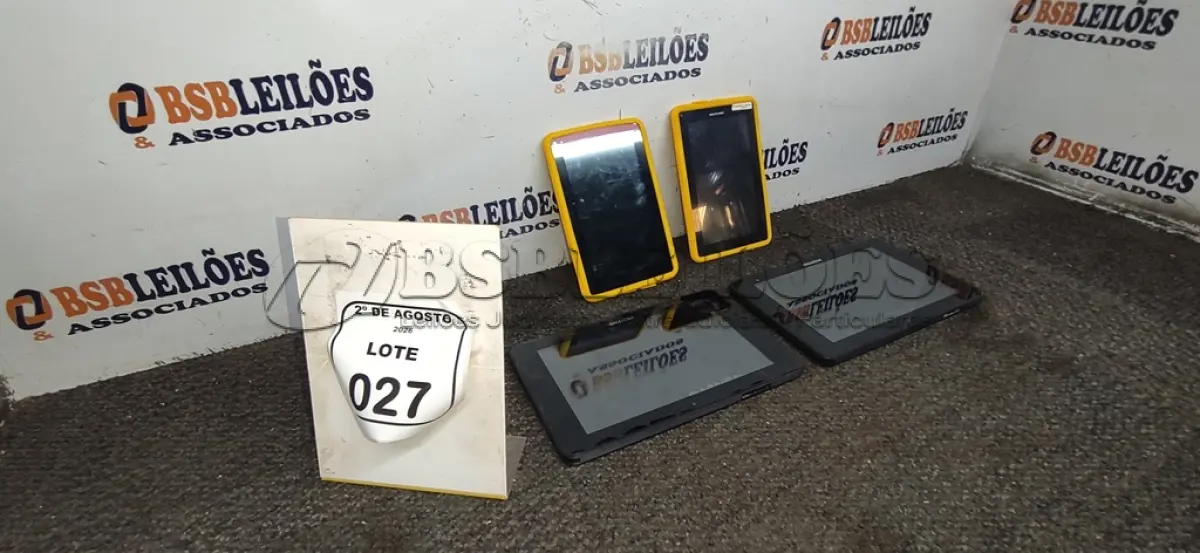 LOTE 027 - 04 TABLETS DE MARCAS E MODELOS DIVERSOS SEM FONTE. (NO ESTADO) ATENÇÃO! FAZER A VISITAÇÃO ANTES DE ARREMATAR, NÃO SABEMOS SE FUNCIONA, LEILÃO NÃO TEM GARANTIA E NEM DEVOLUÇÃO, SUJEITO A POSSÍVEIS AVARIAS VISÍVEIS/OCULTAS E/OU AUSÊNCIA DE COMPONENTES.