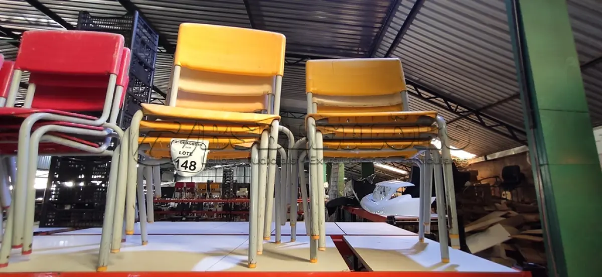 LOTE 148 - 06 CADEIRAS INFANTIS NA COR AMARELA. (NO ESTADO) ATENÇÃO! FAZER A VISITAÇÃO ANTES DE ARREMATAR, NÃO SABEMOS SE FUNCIONA, LEILÃO NÃO TEM GARANTIA E NEM DEVOLUÇÃO, SUJEITO A POSSÍVEIS AVARIAS VISÍVEIS/OCULTAS E/OU AUSÊNCIA DE COMPONENTES.