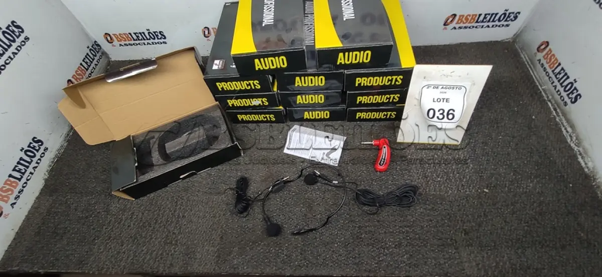 LOTE 036 - 12 MICROFONES AURICULARES COM MICROFONE DE LAPELA MARCA ARCANO. (NO ESTADO) ATENÇÃO! FAZER A VISITAÇÃO ANTES DE ARREMATAR, NÃO SABEMOS SE FUNCIONA, LEILÃO NÃO TEM GARANTIA E NEM DEVOLUÇÃO, SUJEITO A POSSÍVEIS AVARIAS VISÍVEIS/OCULTAS E/OU AUSÊNCIA DE COMPONENTES.