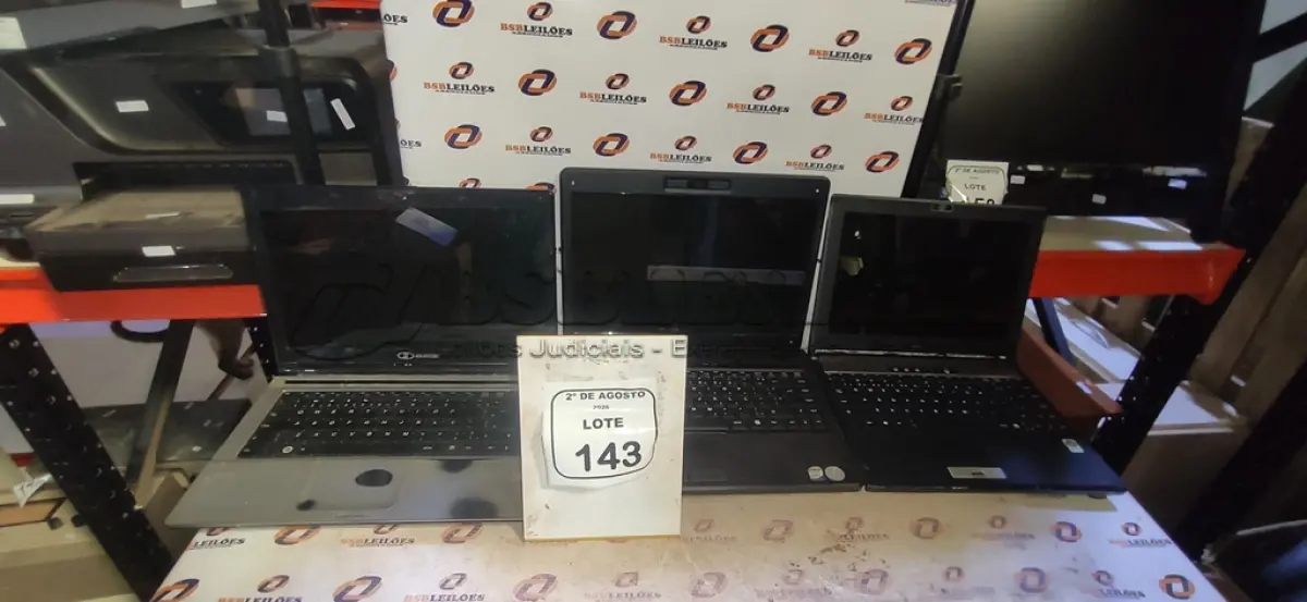 LOTE 143 - 03 NOTEBOOKS DE MARCAS E MODELOS DIVERSOS. (NO ESTADO) ATENÇÃO! FAZER A VISITAÇÃO ANTES DE ARREMATAR, NÃO SABEMOS SE FUNCIONA, LEILÃO NÃO TEM GARANTIA E NEM DEVOLUÇÃO, SUJEITO A POSSÍVEIS AVARIAS VISÍVEIS/OCULTAS E/OU AUSÊNCIA DE COMPONENTES.