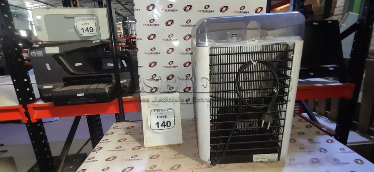 LOTE 140 - 01 PURIFICADOR DE ÁGUA MARCA LATINA. (NO ESTADO) ATENÇÃO! FAZER A VISITAÇÃO ANTES DE ARREMATAR, NÃO SABEMOS SE FUNCIONA, LEILÃO NÃO TEM GARANTIA E NEM DEVOLUÇÃO, SUJEITO A POSSÍVEIS AVARIAS VISÍVEIS/OCULTAS E/OU AUSÊNCIA DE COMPONENTES.