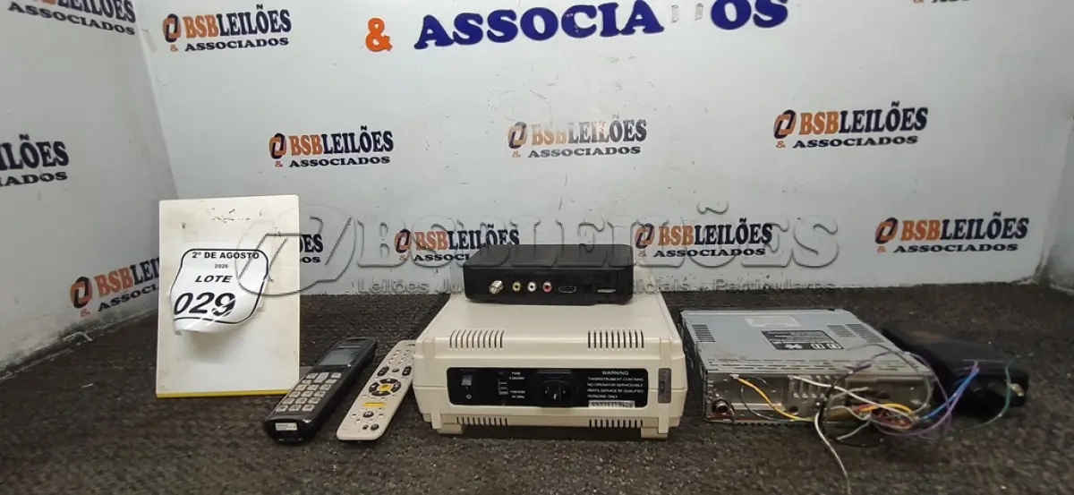 LOTE 029 - 01 FREQUENCÍMETRO DIGITAL DE BANCADA MODELO FC-2400 MARCA ICEL, 01 APARELHO DE SOM AUTOMOTIVO MARCA SONY, 01 CONVERSOR DE TV DIGITAL, 01 RÁDIO COMUNICADOR E 01 CONTROLE DE TV. (NO ESTADO) ATENÇÃO! FAZER A VISITAÇÃO ANTES DE ARREMATAR, NÃO SABEMOS SE FUNCIONA, LEILÃO NÃO TEM GARANTIA E NEM DEVOLUÇÃO, SUJEITO A POSSÍVEIS AVARIAS VISÍVEIS/OCULTAS E/OU AUSÊNCIA DE COMPONENTES.