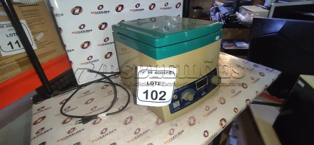 LOTE 102 - 01 CENTRÍFUGA LABORATORIAL MODELO 80-2B MARCA DAIKI. (NO ESTADO) ATENÇÃO! FAZER A VISITAÇÃO ANTES DE ARREMATAR, NÃO SABEMOS SE FUNCIONA, LEILÃO NÃO TEM GARANTIA E NEM DEVOLUÇÃO, SUJEITO A POSSÍVEIS AVARIAS VISÍVEIS/OCULTAS E/OU AUSÊNCIA DE COMPONENTES.