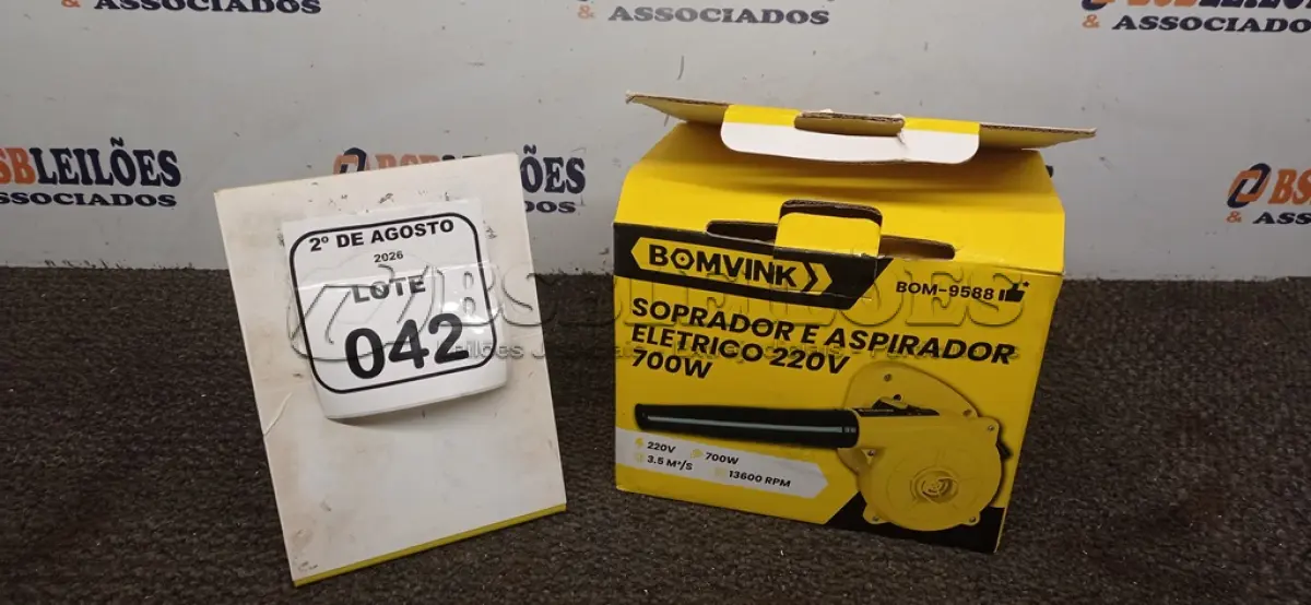 LOTE 042 - 01 SOPRADOR E ASPIRADOR 220V 700W MARCA BOMVINK. (NO ESTADO) ATENÇÃO! FAZER A VISITAÇÃO ANTES DE ARREMATAR, NÃO SABEMOS SE FUNCIONA, LEILÃO NÃO TEM GARANTIA E NEM DEVOLUÇÃO, SUJEITO A POSSÍVEIS AVARIAS VISÍVEIS/OCULTAS E/OU AUSÊNCIA DE COMPONENTES.