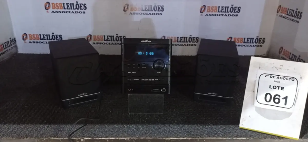 LOTE 061 - 01 MICRO SYSTEM MODELO BS 392 MARCA BRITÂNIA COM 02 CAIXAS. (NO ESTADO) ATENÇÃO! FAZER A VISITAÇÃO ANTES DE ARREMATAR, NÃO SABEMOS SE FUNCIONA, LEILÃO NÃO TEM GARANTIA E NEM DEVOLUÇÃO, SUJEITO A POSSÍVEIS AVARIAS VISÍVEIS/OCULTAS E/OU AUSÊNCIA DE COMPONENTES.