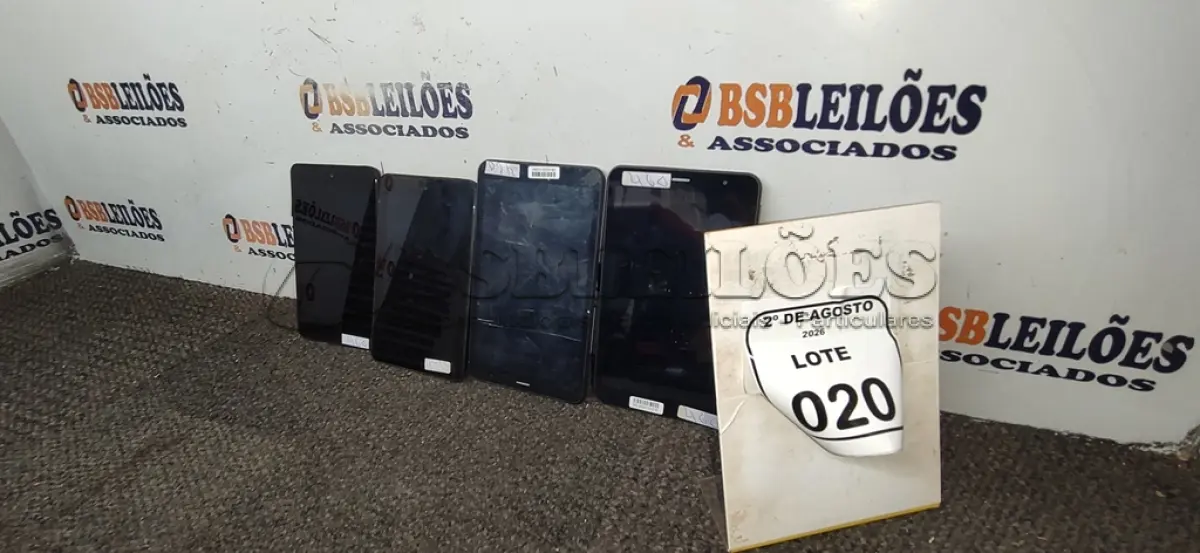 LOTE 020 - 04 TABLETS DE MARCAS E MODELOS DIVERSOS SEM FONTE. (NO ESTADO) ATENÇÃO! FAZER A VISITAÇÃO ANTES DE ARREMATAR, NÃO SABEMOS SE FUNCIONA, LEILÃO NÃO TEM GARANTIA E NEM DEVOLUÇÃO, SUJEITO A POSSÍVEIS AVARIAS VISÍVEIS/OCULTAS E/OU AUSÊNCIA DE COMPONENTES.