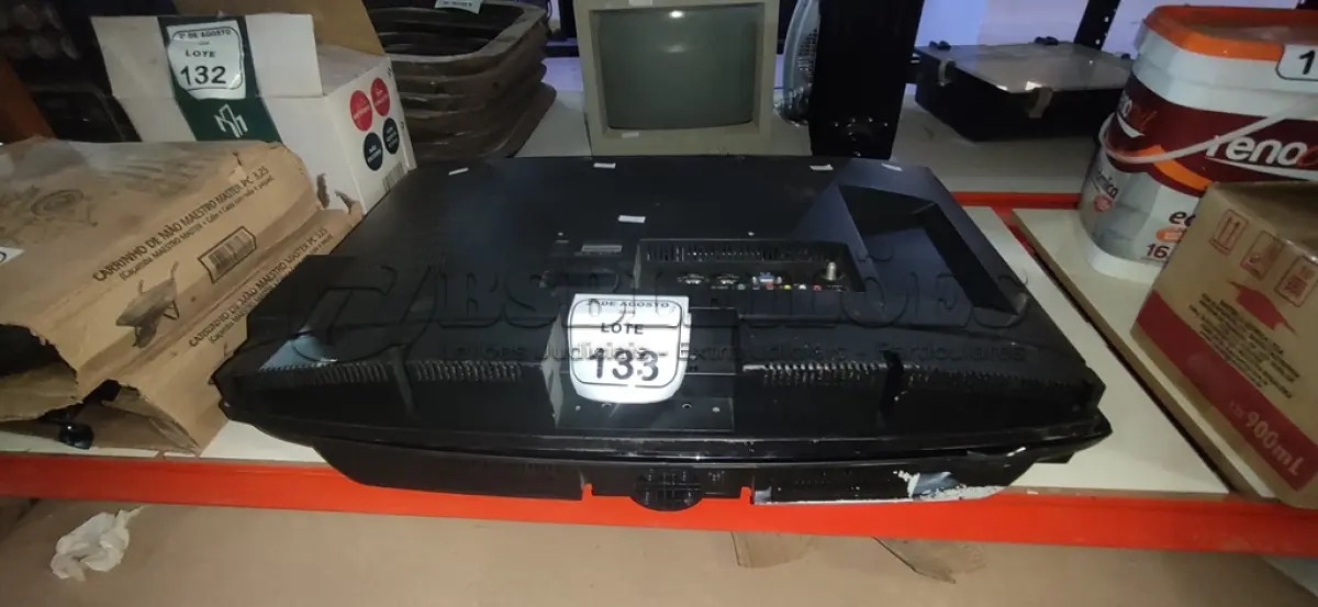 LOTE 133 - 02 TVS 32’’ MARCAS AOC E LG PARA RETIRADA DE PEÇAS. (NO ESTADO) ATENÇÃO! FAZER A VISITAÇÃO ANTES DE ARREMATAR, NÃO SABEMOS SE FUNCIONA, LEILÃO NÃO TEM GARANTIA E NEM DEVOLUÇÃO, SUJEITO A POSSÍVEIS AVARIAS VISÍVEIS/OCULTAS E/OU AUSÊNCIA DE COMPONENTES.
