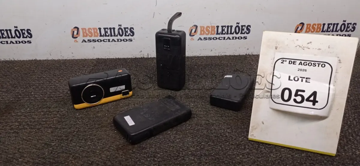 LOTE 054 - 04 POWER BANK DE MARCAS DIVERSAS. (NO ESTADO) ATENÇÃO! FAZER A VISITAÇÃO ANTES DE ARREMATAR, NÃO SABEMOS SE FUNCIONA, LEILÃO NÃO TEM GARANTIA E NEM DEVOLUÇÃO, SUJEITO A POSSÍVEIS AVARIAS VISÍVEIS/OCULTAS E/OU AUSÊNCIA DE COMPONENTES.