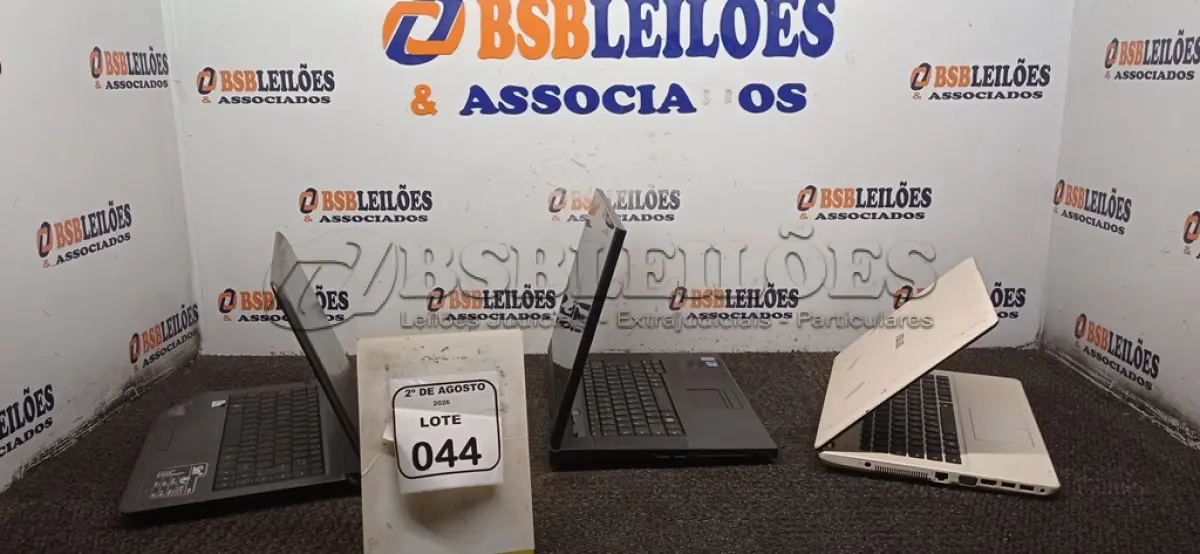 LOTE 044 - 03 NOTEBOOKS DE MARCAS E MODELOS DIVERSOS PARA RETIRADA DE PEÇAS. (NO ESTADO) ATENÇÃO! FAZER A VISITAÇÃO ANTES DE ARREMATAR, NÃO SABEMOS SE FUNCIONA, LEILÃO NÃO TEM GARANTIA E NEM DEVOLUÇÃO, SUJEITO A POSSÍVEIS AVARIAS VISÍVEIS/OCULTAS E/OU AUSÊNCIA DE COMPONENTES.