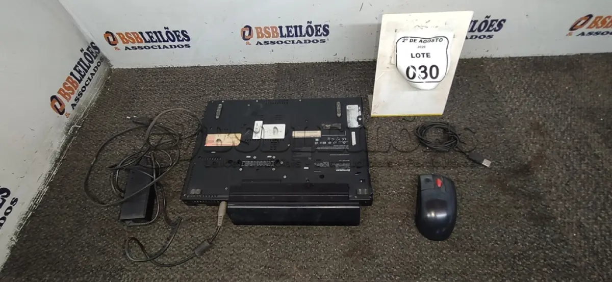 LOTE 030 - 01 NOTEBOOK SERIE THINKPAD MARCA LENOVO COM FONTE E MOUSE. (NO ESTADO) ATENÇÃO! FAZER A VISITAÇÃO ANTES DE ARREMATAR, NÃO SABEMOS SE FUNCIONA, LEILÃO NÃO TEM GARANTIA E NEM DEVOLUÇÃO, SUJEITO A POSSÍVEIS AVARIAS VISÍVEIS/OCULTAS E/OU AUSÊNCIA DE COMPONENTES.