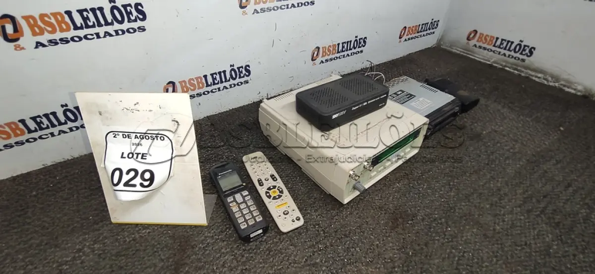 LOTE 029 - 01 FREQUENCÍMETRO DIGITAL DE BANCADA MODELO FC-2400 MARCA ICEL, 01 APARELHO DE SOM AUTOMOTIVO MARCA SONY, 01 CONVERSOR DE TV DIGITAL, 01 RÁDIO COMUNICADOR E 01 CONTROLE DE TV. (NO ESTADO) ATENÇÃO! FAZER A VISITAÇÃO ANTES DE ARREMATAR, NÃO SABEMOS SE FUNCIONA, LEILÃO NÃO TEM GARANTIA E NEM DEVOLUÇÃO, SUJEITO A POSSÍVEIS AVARIAS VISÍVEIS/OCULTAS E/OU AUSÊNCIA DE COMPONENTES.