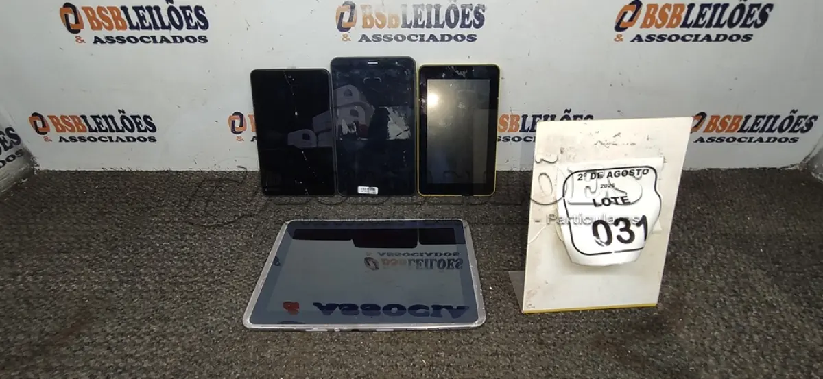LOTE 031 - 04 TABLETS DE MARCAS E MODELOS DIVERSOS SEM FONTE. (NO ESTADO) ATENÇÃO! FAZER A VISITAÇÃO ANTES DE ARREMATAR, NÃO SABEMOS SE FUNCIONA, LEILÃO NÃO TEM GARANTIA E NEM DEVOLUÇÃO, SUJEITO A POSSÍVEIS AVARIAS VISÍVEIS/OCULTAS E/OU AUSÊNCIA DE COMPONENTES.