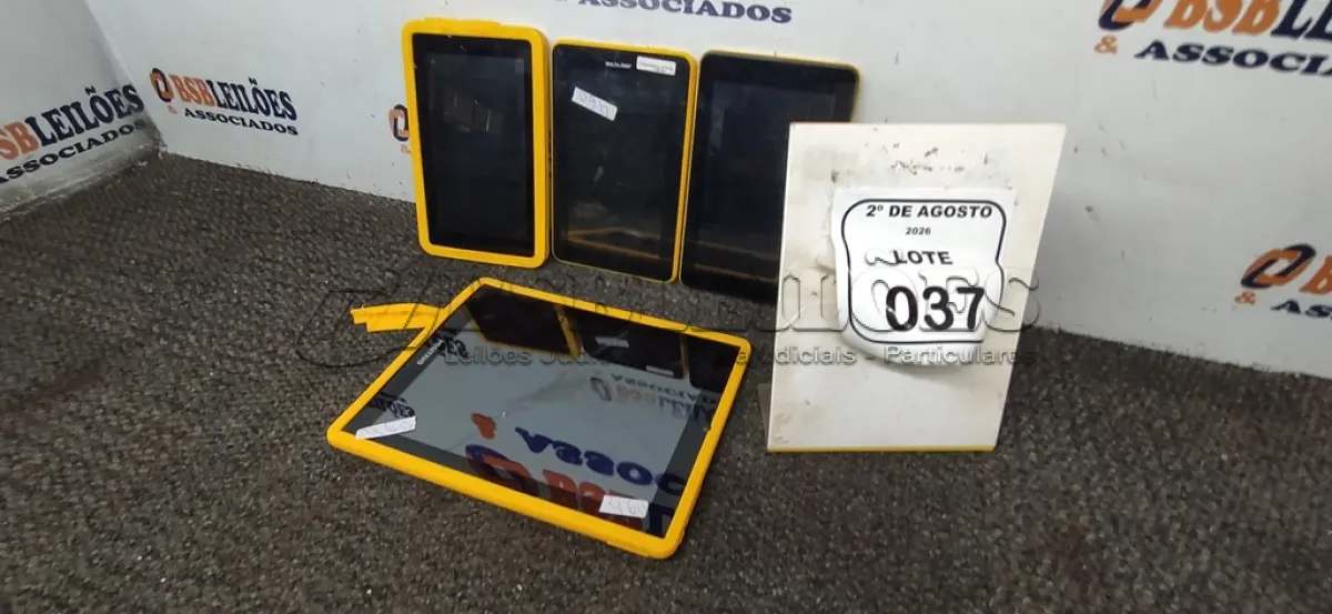 LOTE 037 - 04 TABLETS DE MARCAS E MODELOS DIVERSOS SEM FONTE. (NO ESTADO) ATENÇÃO! FAZER A VISITAÇÃO ANTES DE ARREMATAR, NÃO SABEMOS SE FUNCIONA, LEILÃO NÃO TEM GARANTIA E NEM DEVOLUÇÃO, SUJEITO A POSSÍVEIS AVARIAS VISÍVEIS/OCULTAS E/OU AUSÊNCIA DE COMPONENTES.