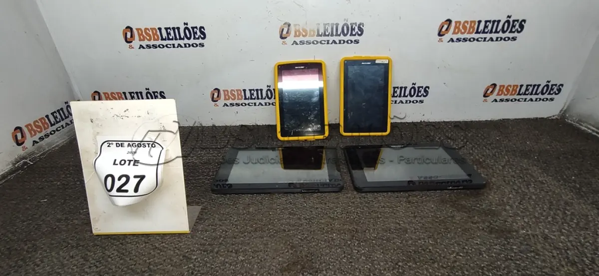 LOTE 027 - 04 TABLETS DE MARCAS E MODELOS DIVERSOS SEM FONTE. (NO ESTADO) ATENÇÃO! FAZER A VISITAÇÃO ANTES DE ARREMATAR, NÃO SABEMOS SE FUNCIONA, LEILÃO NÃO TEM GARANTIA E NEM DEVOLUÇÃO, SUJEITO A POSSÍVEIS AVARIAS VISÍVEIS/OCULTAS E/OU AUSÊNCIA DE COMPONENTES.