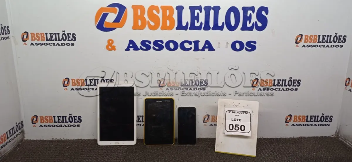 LOTE 050 - 01 CELULAR E 02 TABLETS. (NO ESTADO) ATENÇÃO! FAZER A VISITAÇÃO ANTES DE ARREMATAR, NÃO SABEMOS SE FUNCIONA, LEILÃO NÃO TEM GARANTIA E NEM DEVOLUÇÃO, SUJEITO A POSSÍVEIS AVARIAS VISÍVEIS/OCULTAS E/OU AUSÊNCIA DE COMPONENTES.