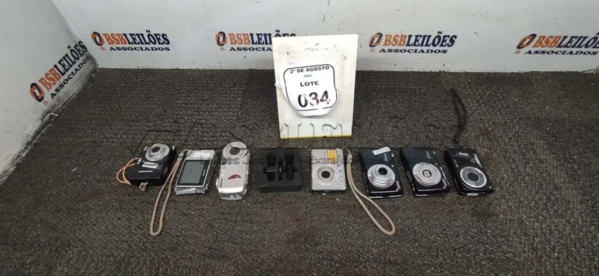 LOTE 034 - 07 CÂMERAS FOTOGRÁFICAS DE MARCAS E MODELOS DIVERSOS. (NO ESTADO) ATENÇÃO! FAZER A VISITAÇÃO ANTES DE ARREMATAR, NÃO SABEMOS SE FUNCIONA, LEILÃO NÃO TEM GARANTIA E NEM DEVOLUÇÃO, SUJEITO A POSSÍVEIS AVARIAS VISÍVEIS/OCULTAS E/OU AUSÊNCIA DE COMPONENTES.