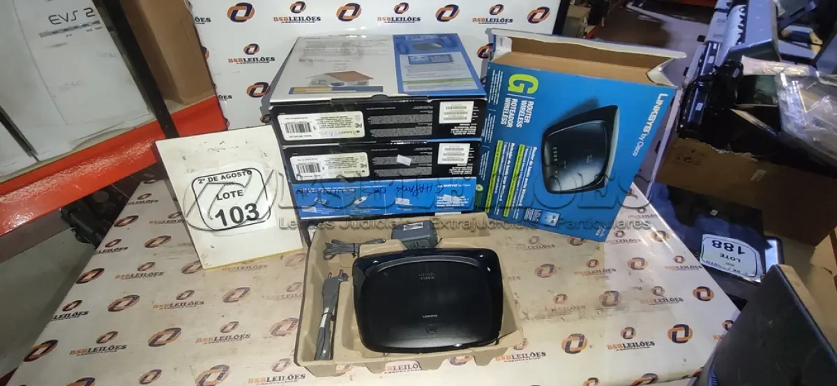 LOTE 103 - 05 ROUTERS DE BANDA LARGA MARCA CISCO. (NO ESTADO) ATENÇÃO! FAZER A VISITAÇÃO ANTES DE ARREMATAR, NÃO SABEMOS SE FUNCIONA, LEILÃO NÃO TEM GARANTIA E NEM DEVOLUÇÃO, SUJEITO A POSSÍVEIS AVARIAS VISÍVEIS/OCULTAS E/OU AUSÊNCIA DE COMPONENTES.