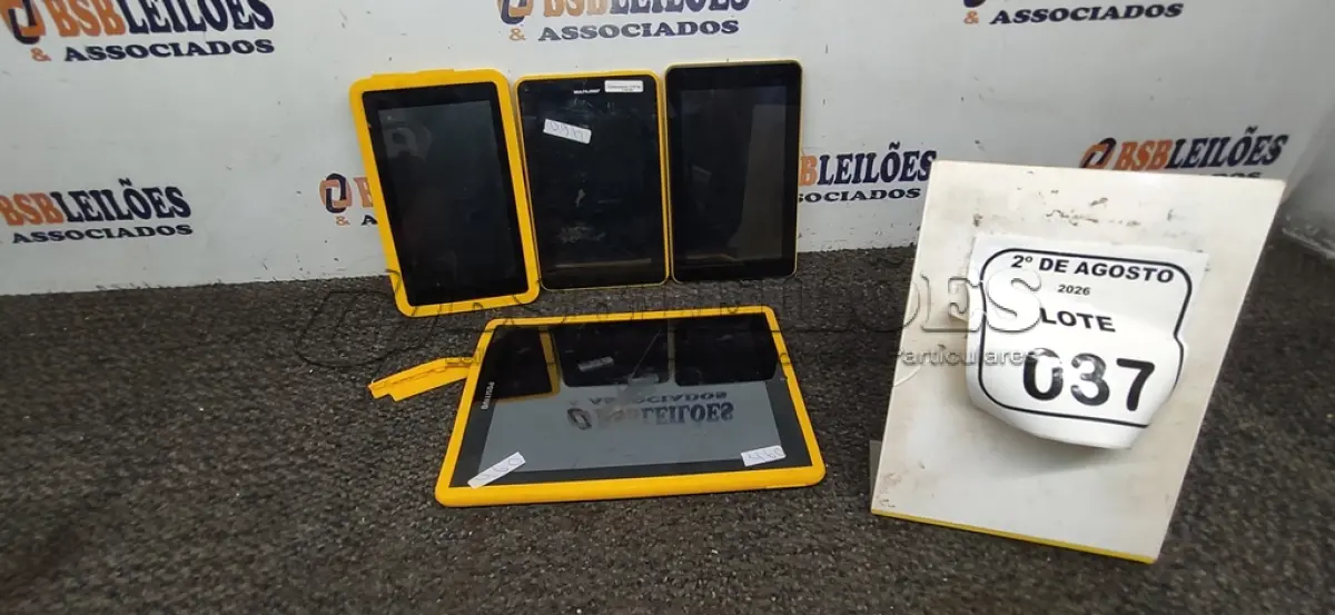 LOTE 037 - 04 TABLETS DE MARCAS E MODELOS DIVERSOS SEM FONTE. (NO ESTADO) ATENÇÃO! FAZER A VISITAÇÃO ANTES DE ARREMATAR, NÃO SABEMOS SE FUNCIONA, LEILÃO NÃO TEM GARANTIA E NEM DEVOLUÇÃO, SUJEITO A POSSÍVEIS AVARIAS VISÍVEIS/OCULTAS E/OU AUSÊNCIA DE COMPONENTES.