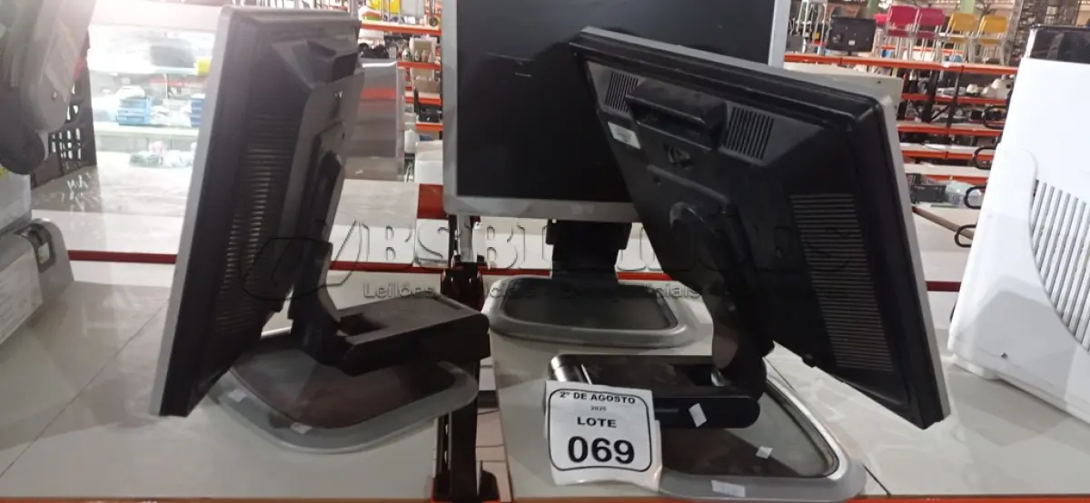 LOTE 069 - 03 MONITORES MODELO COMPAQ LA1951G MARCA HP. (NO ESTADO) ATENÇÃO! FAZER A VISITAÇÃO ANTES DE ARREMATAR, NÃO SABEMOS SE FUNCIONA, LEILÃO NÃO TEM GARANTIA E NEM DEVOLUÇÃO, SUJEITO A POSSÍVEIS AVARIAS VISÍVEIS/OCULTAS E/OU AUSÊNCIA DE COMPONENTES.