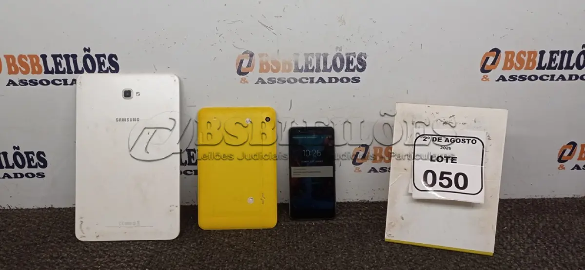 LOTE 050 - 01 CELULAR E 02 TABLETS. (NO ESTADO) ATENÇÃO! FAZER A VISITAÇÃO ANTES DE ARREMATAR, NÃO SABEMOS SE FUNCIONA, LEILÃO NÃO TEM GARANTIA E NEM DEVOLUÇÃO, SUJEITO A POSSÍVEIS AVARIAS VISÍVEIS/OCULTAS E/OU AUSÊNCIA DE COMPONENTES.
