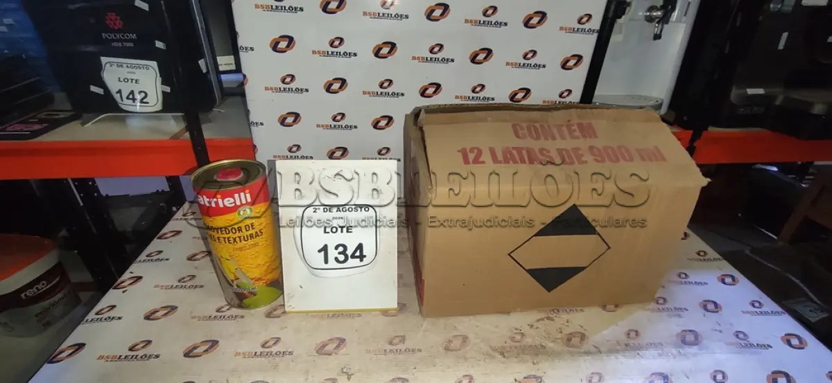 LOTE 134 - 12 LATAS DE REMOVEDORES DE TINTAS E TEXTURA DE 900ML CADA. (NO ESTADO) ATENÇÃO! FAZER A VISITAÇÃO ANTES DE ARREMATAR, NÃO SABEMOS SE FUNCIONA, LEILÃO NÃO TEM GARANTIA E NEM DEVOLUÇÃO, SUJEITO A POSSÍVEIS AVARIAS VISÍVEIS/OCULTAS E/OU AUSÊNCIA DE COMPONENTES.