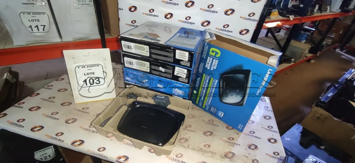 LOTE 103 - 05 ROUTERS DE BANDA LARGA MARCA CISCO. (NO ESTADO) ATENÇÃO! FAZER A VISITAÇÃO ANTES DE ARREMATAR, NÃO SABEMOS SE FUNCIONA, LEILÃO NÃO TEM GARANTIA E NEM DEVOLUÇÃO, SUJEITO A POSSÍVEIS AVARIAS VISÍVEIS/OCULTAS E/OU AUSÊNCIA DE COMPONENTES.