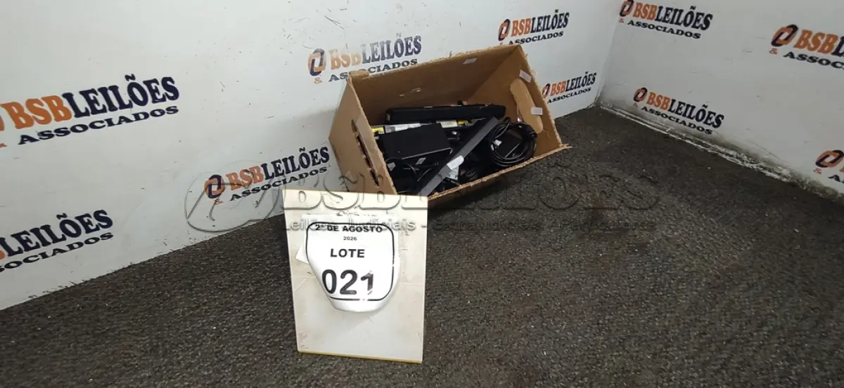 LOTE 021 - 05 FONTES CONVERSOR/ADAPTADOR DE ENERGIA 12V E 03 BATERIAS DE NOTEBOOK. (NO ESTADO) ATENÇÃO! FAZER A VISITAÇÃO ANTES DE ARREMATAR, NÃO SABEMOS SE FUNCIONA, LEILÃO NÃO TEM GARANTIA E NEM DEVOLUÇÃO, SUJEITO A POSSÍVEIS AVARIAS VISÍVEIS/OCULTAS E/OU AUSÊNCIA DE COMPONENTES.