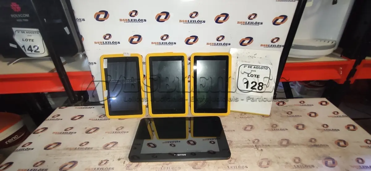 LOTE 128 - 04 TABLETS DE MARCAS E MODELOS DIVERSOS SEM FONTE. (NO ESTADO) ATENÇÃO! FAZER A VISITAÇÃO ANTES DE ARREMATAR, NÃO SABEMOS SE FUNCIONA, LEILÃO NÃO TEM GARANTIA E NEM DEVOLUÇÃO, SUJEITO A POSSÍVEIS AVARIAS VISÍVEIS/OCULTAS E/OU AUSÊNCIA DE COMPONENTES.