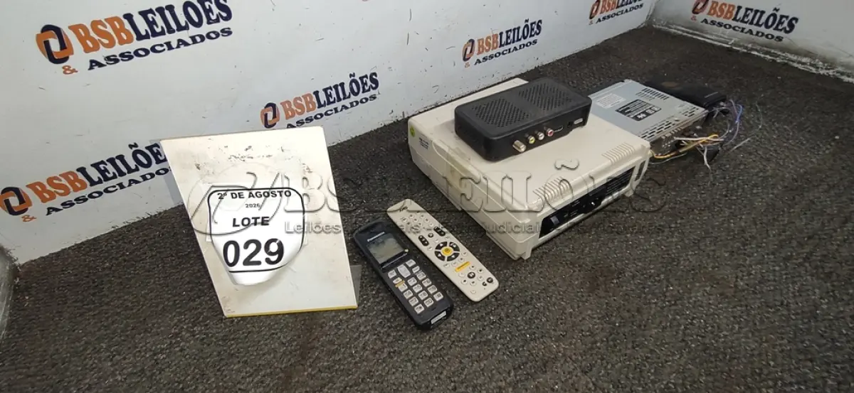 LOTE 029 - 01 FREQUENCÍMETRO DIGITAL DE BANCADA MODELO FC-2400 MARCA ICEL, 01 APARELHO DE SOM AUTOMOTIVO MARCA SONY, 01 CONVERSOR DE TV DIGITAL, 01 RÁDIO COMUNICADOR E 01 CONTROLE DE TV. (NO ESTADO) ATENÇÃO! FAZER A VISITAÇÃO ANTES DE ARREMATAR, NÃO SABEMOS SE FUNCIONA, LEILÃO NÃO TEM GARANTIA E NEM DEVOLUÇÃO, SUJEITO A POSSÍVEIS AVARIAS VISÍVEIS/OCULTAS E/OU AUSÊNCIA DE COMPONENTES.