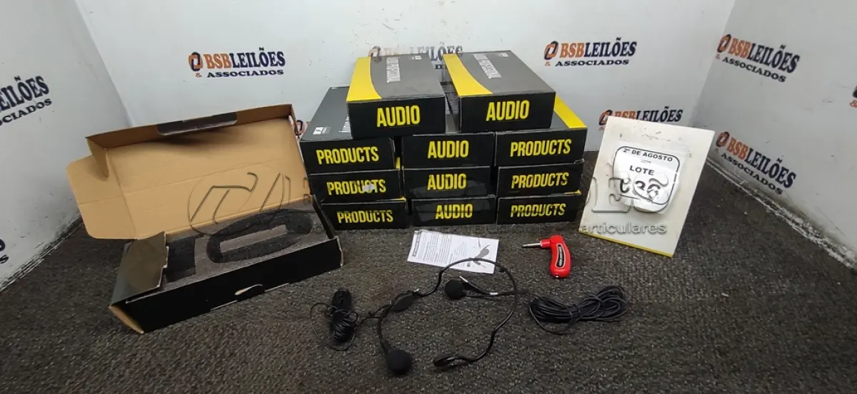 LOTE 036 - 12 MICROFONES AURICULARES COM MICROFONE DE LAPELA MARCA ARCANO. (NO ESTADO) ATENÇÃO! FAZER A VISITAÇÃO ANTES DE ARREMATAR, NÃO SABEMOS SE FUNCIONA, LEILÃO NÃO TEM GARANTIA E NEM DEVOLUÇÃO, SUJEITO A POSSÍVEIS AVARIAS VISÍVEIS/OCULTAS E/OU AUSÊNCIA DE COMPONENTES.