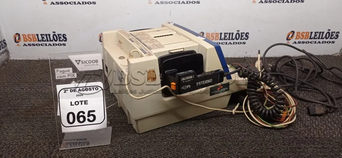 LOTE 065 - 01 CARDIOVERSOR MODELO HEARTSTART XL MARCA PHILIPS. (NO ESTADO) ATENÇÃO! FAZER A VISITAÇÃO ANTES DE ARREMATAR, NÃO SABEMOS SE FUNCIONA, LEILÃO NÃO TEM GARANTIA E NEM DEVOLUÇÃO, SUJEITO A POSSÍVEIS AVARIAS VISÍVEIS/OCULTAS E/OU AUSÊNCIA DE COMPONENTES.